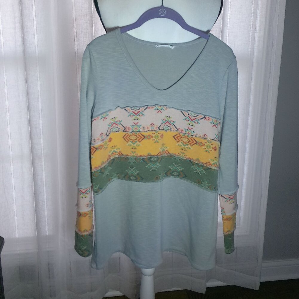 MACARON Long Sleeve V-Neck Light Green w/Horizontal Patchwork Design Soft Tee S
